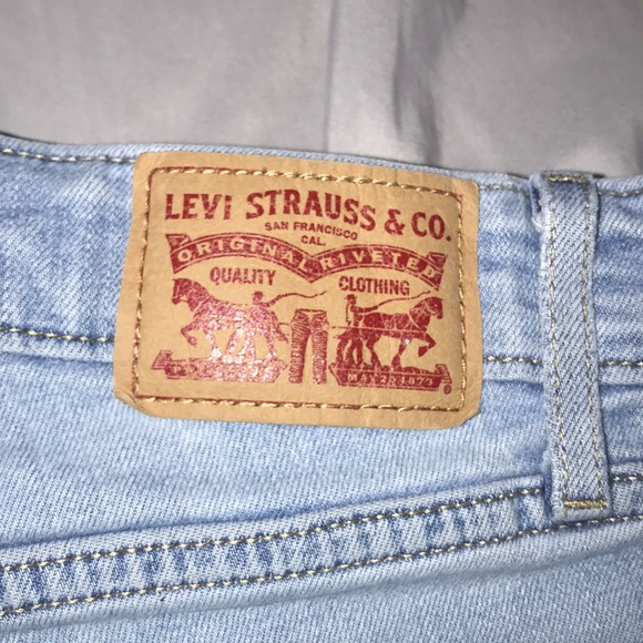 LIGHT WASHED LEVI JEANS - Picture 2 of 4